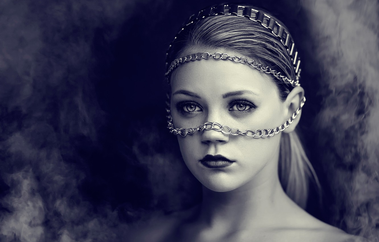 Photo Wallpaper Girl, Smoke, Portrait, Chain, Dramatic - Dramatic Face Of Girl - HD Wallpaper 