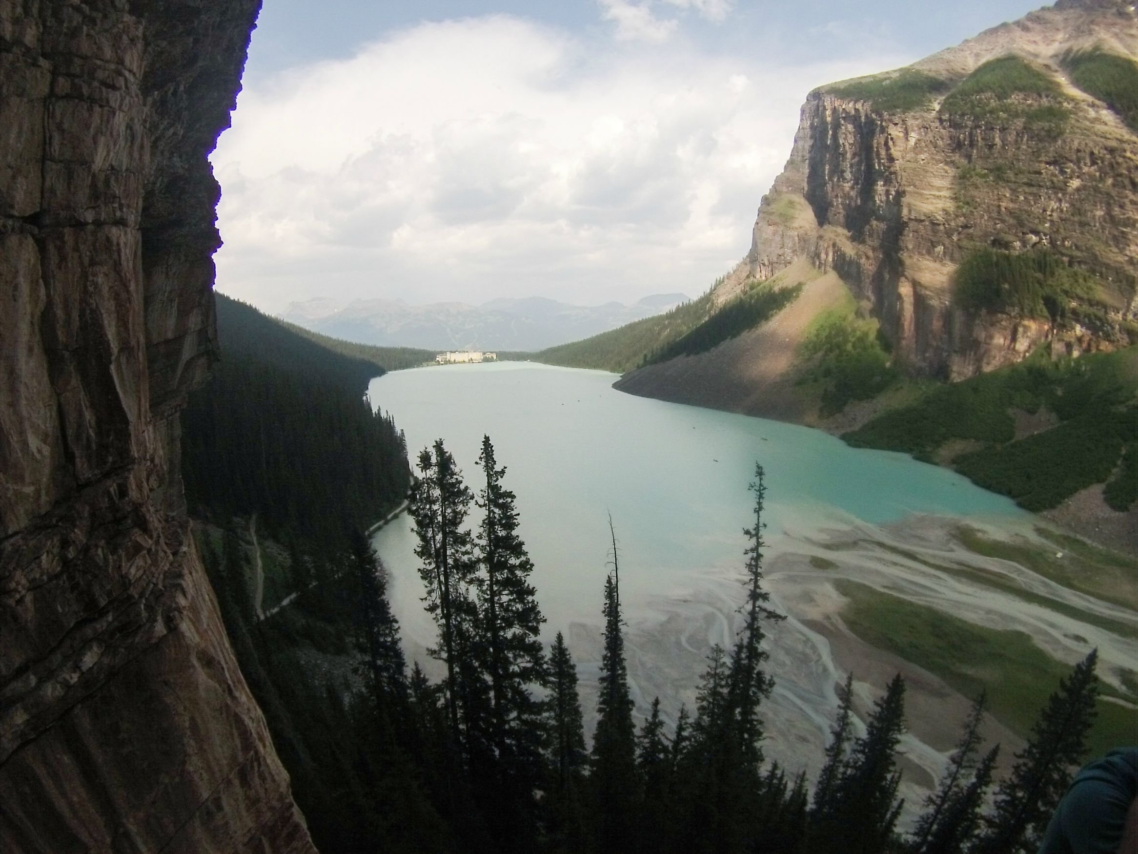 Lake Louise Ab Wallpaper - Mount Scenery - HD Wallpaper 