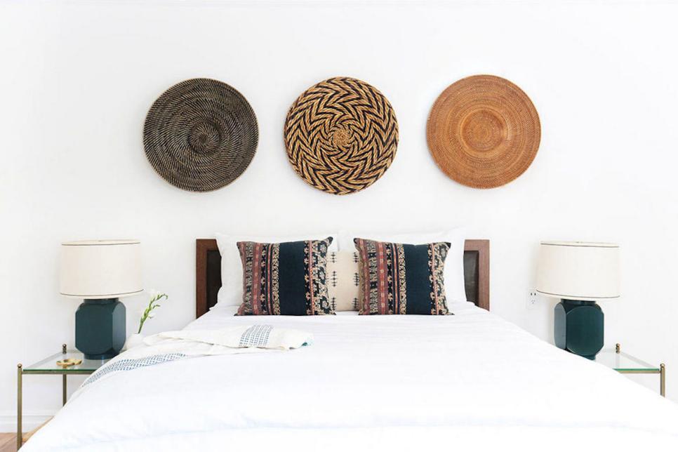 Baskets Over Bed - HD Wallpaper 