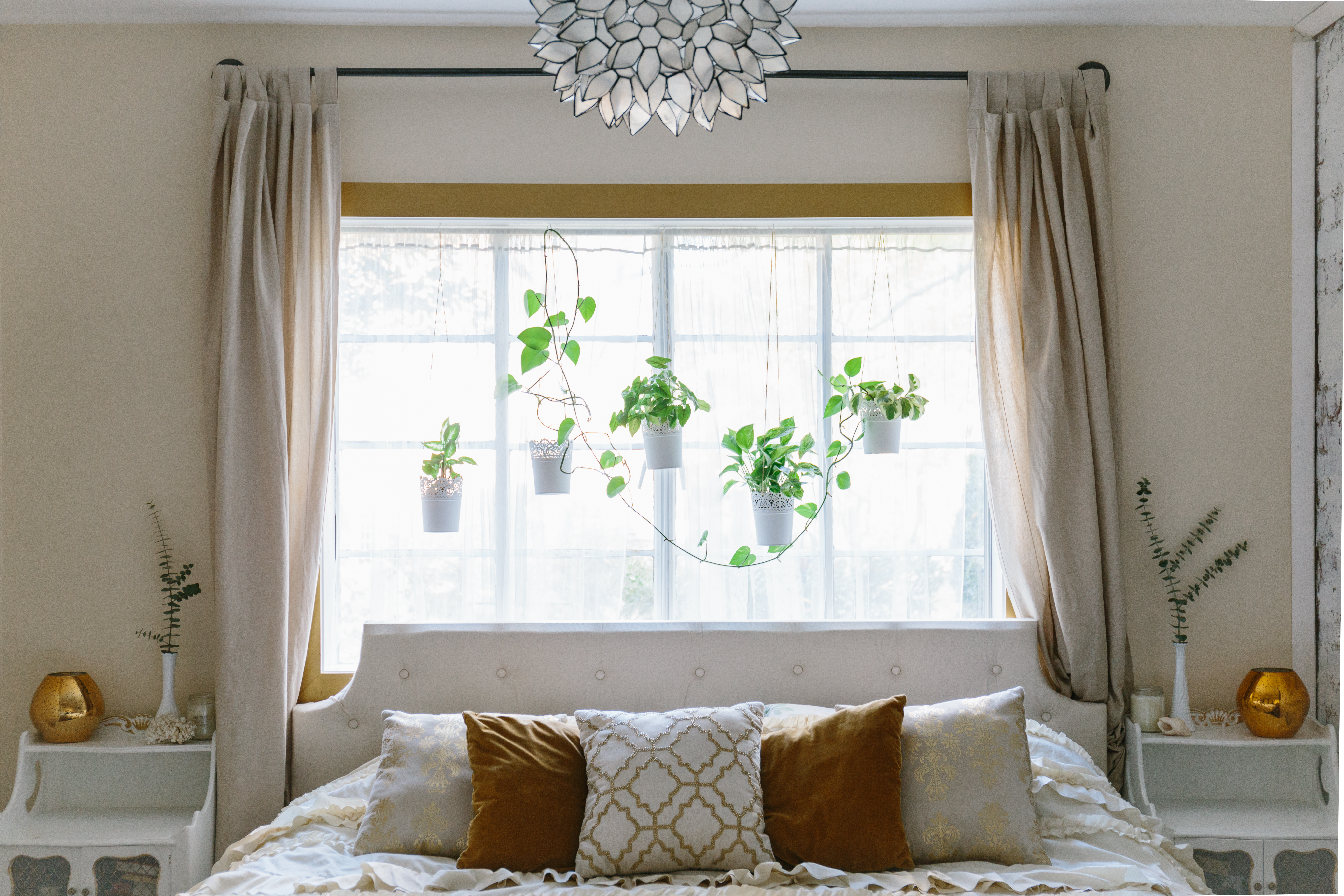 Bed Near Window Design - HD Wallpaper 