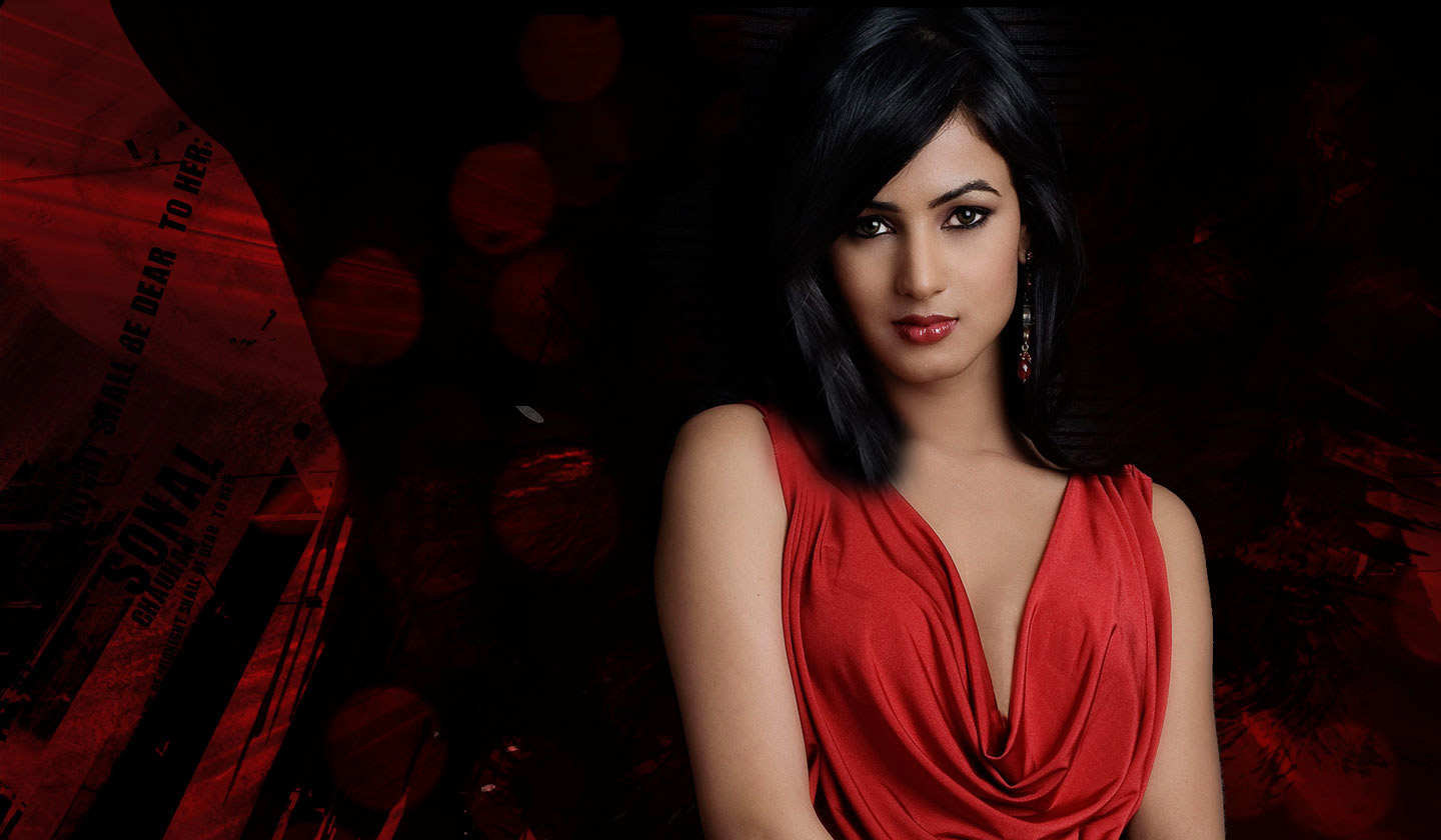 Sonal Chauhan Indian - HD Wallpaper 