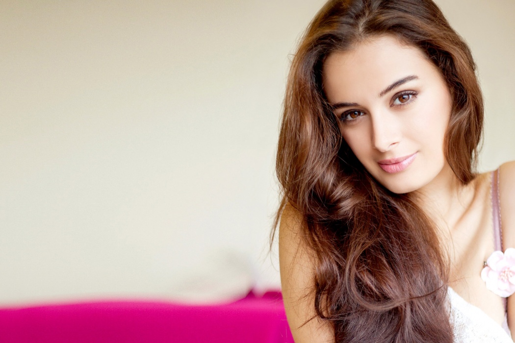 Evelyn Sharma Bollywood Actress Hot Hd Wallpaper - Mohabbat Bepanah Love Shayari - HD Wallpaper 