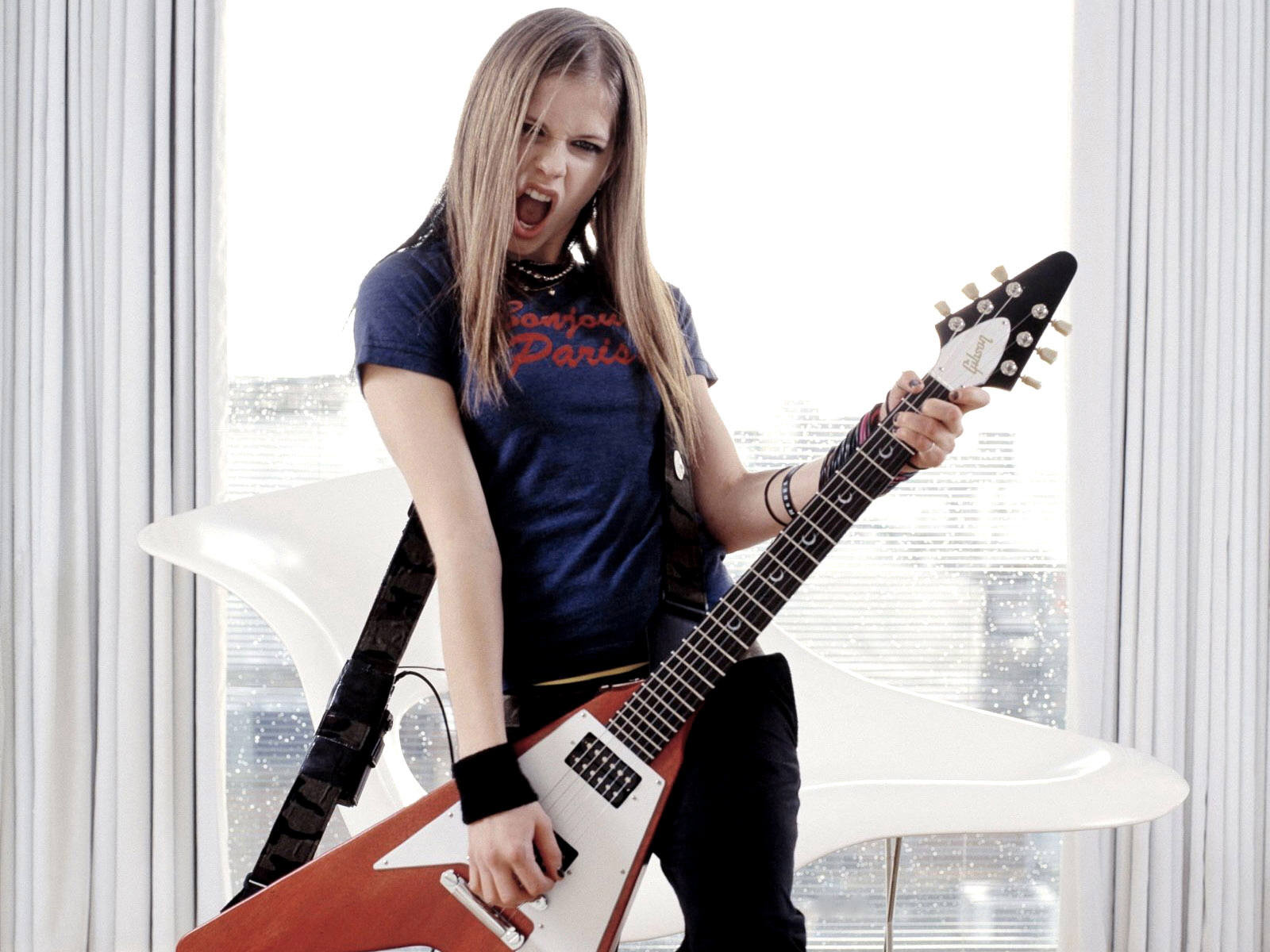 Free Avril Lavigne With Guitar, Computer Desktop Wallpapers, - Avril Lavigne With Guitar - HD Wallpaper 