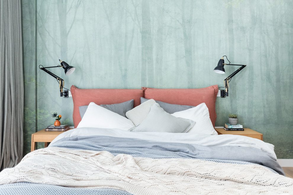 London Grey Paisley Wallpaper With Contemporary Torchiere - Bedroom - HD Wallpaper 