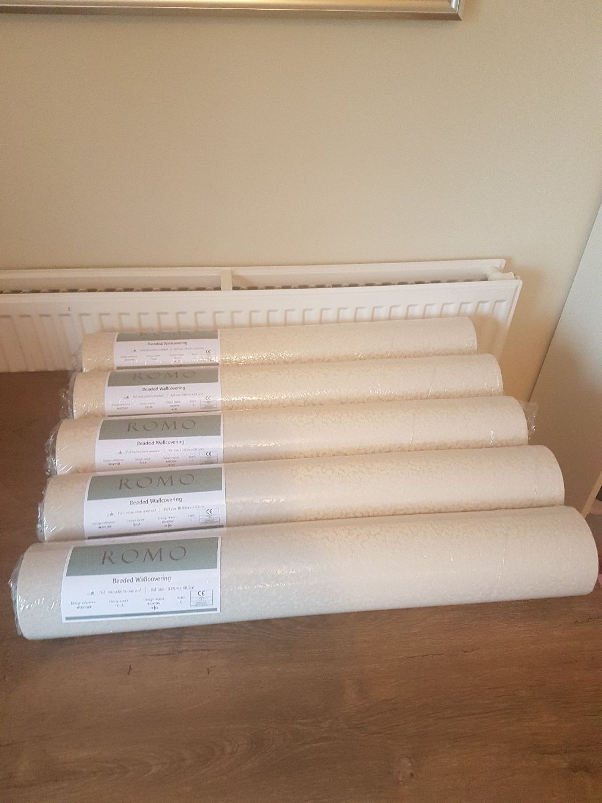 5 Rolls Of Romo Tulla Gull Wallpaper Unopened Same - Stairs - HD Wallpaper 