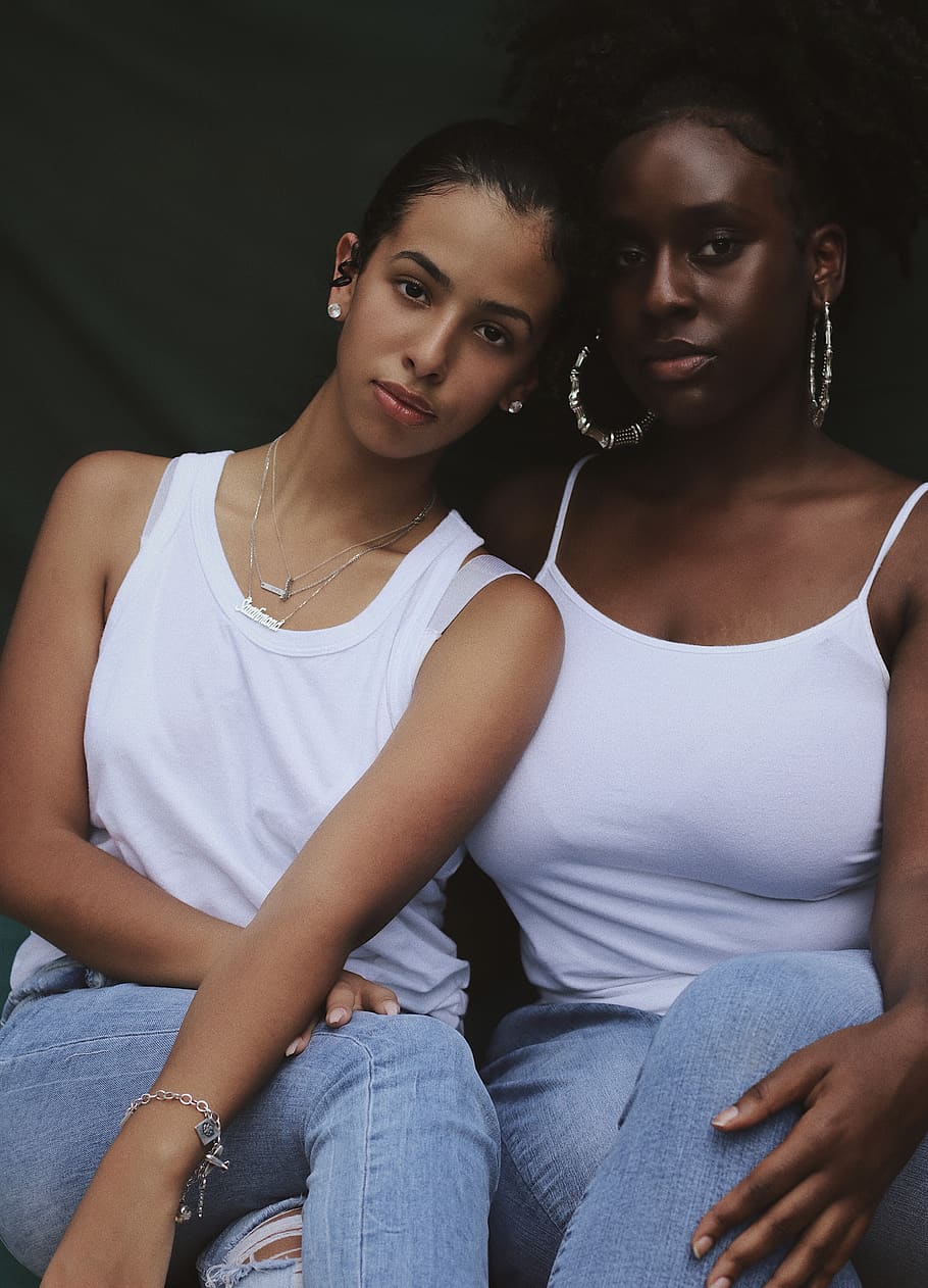 Woman Wearing White Tank Top Sitting Beside Woman Wearing - Sleeveless Shirt - HD Wallpaper 