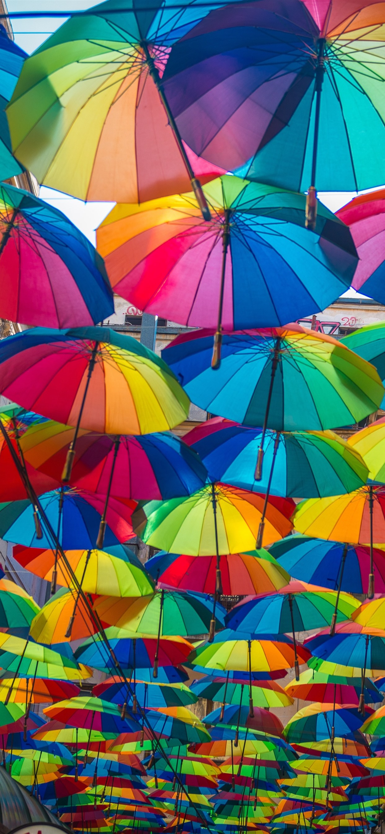 Iphone Wallpaper Many Colorful Umbrellas, City Street - Iphone Xs Wallpaper Bunt - HD Wallpaper 