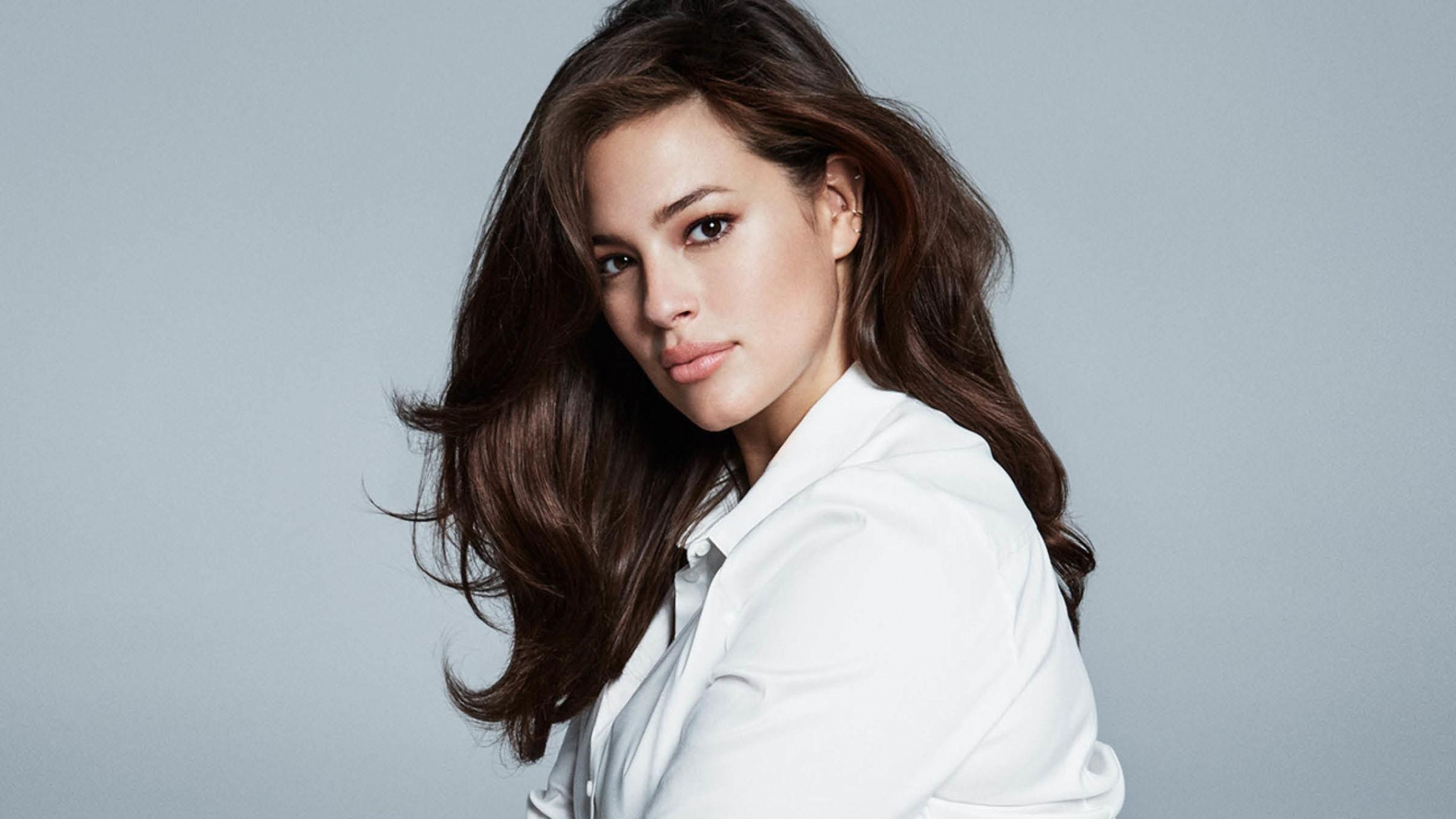 Ashley Graham 4k Widescreen Desktop Wallpaper - Plus Size Model Ashley Graham Jeans - HD Wallpaper 
