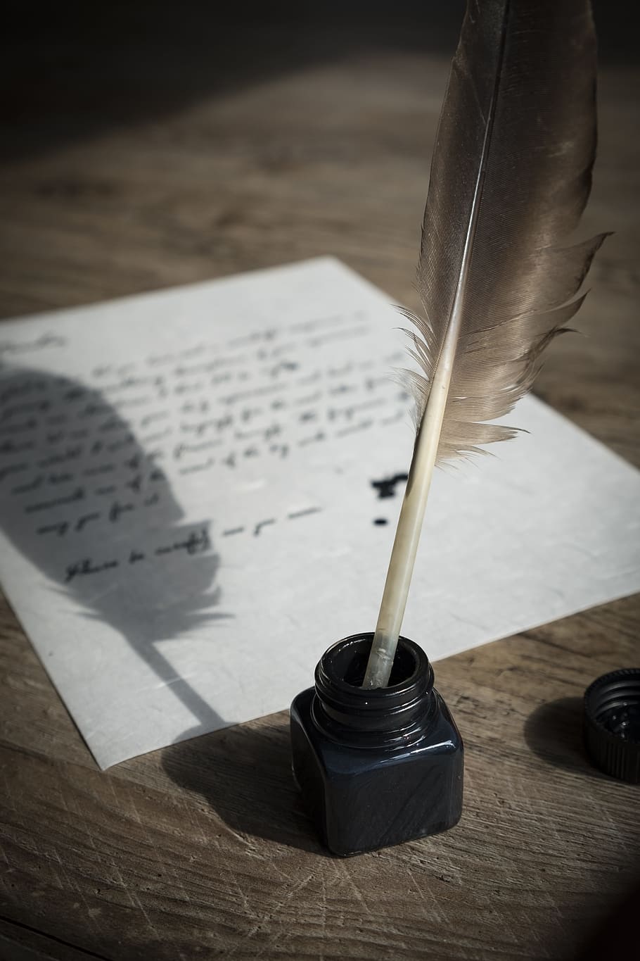 Black Quil Pen On Ink Case Beside Paper, Bird Feather, - Siempre Tuyo Siempre Mia Siempre Nuestro - HD Wallpaper 