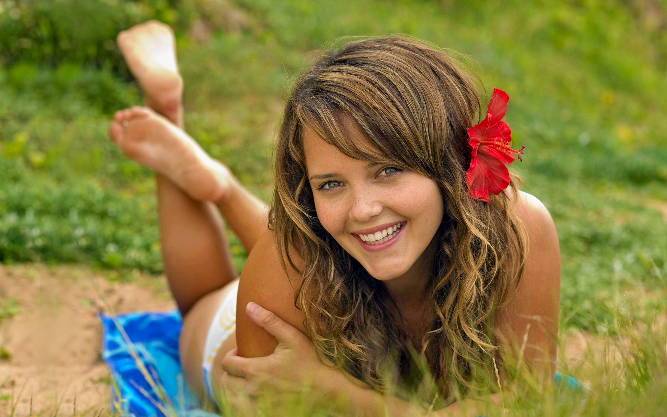 Rebecca Breeds - HD Wallpaper 