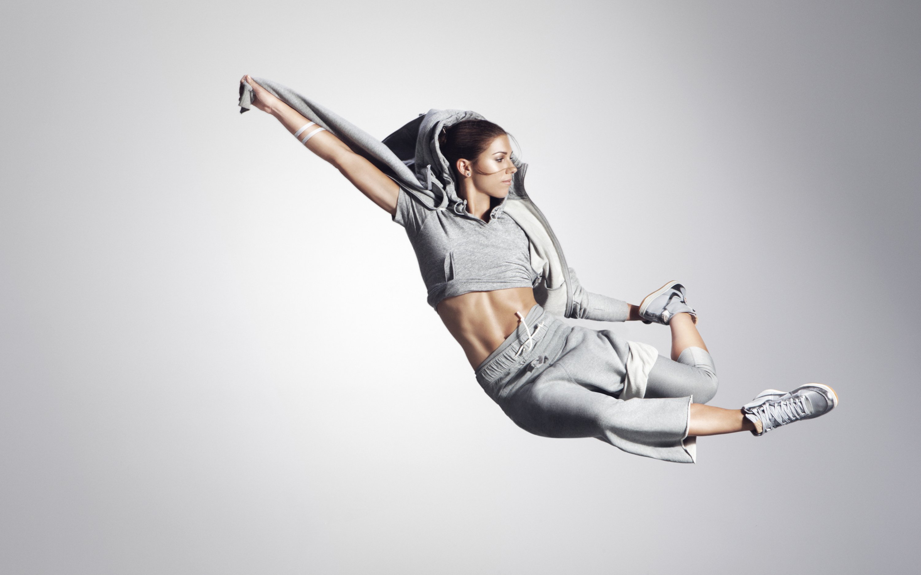 Soccer Player Alex Morgan Wallpaper - Alex Morgan Nike Modeling - HD Wallpaper 