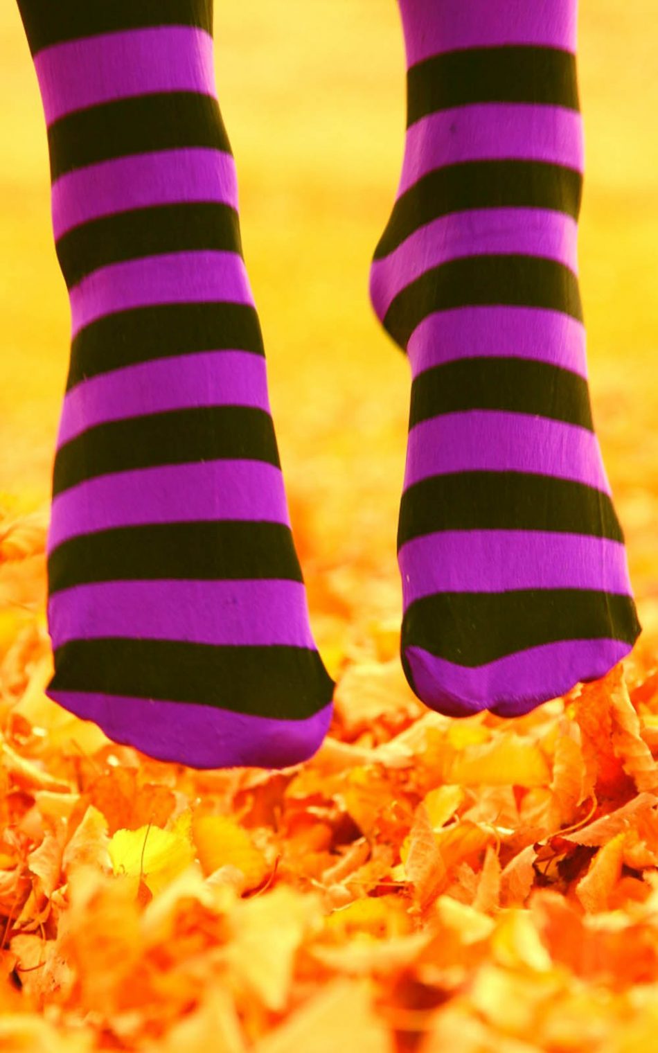 Happy Girl Feet Hd Mobile Wallpaper - Photoshop Color Replacement Tool - HD Wallpaper 