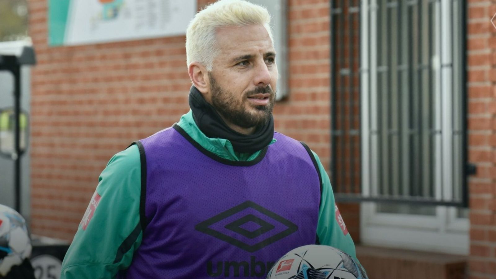 Nuevo Look De Claudio Pizarro - HD Wallpaper 