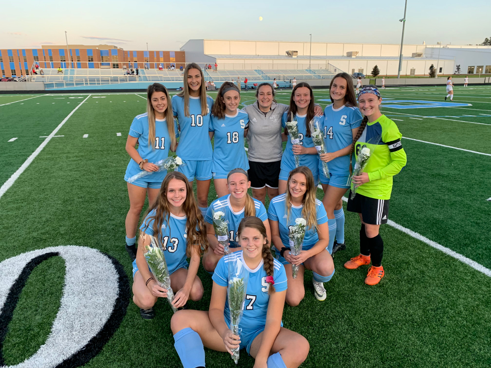 Football Girl Wallpaper - HD Wallpaper 