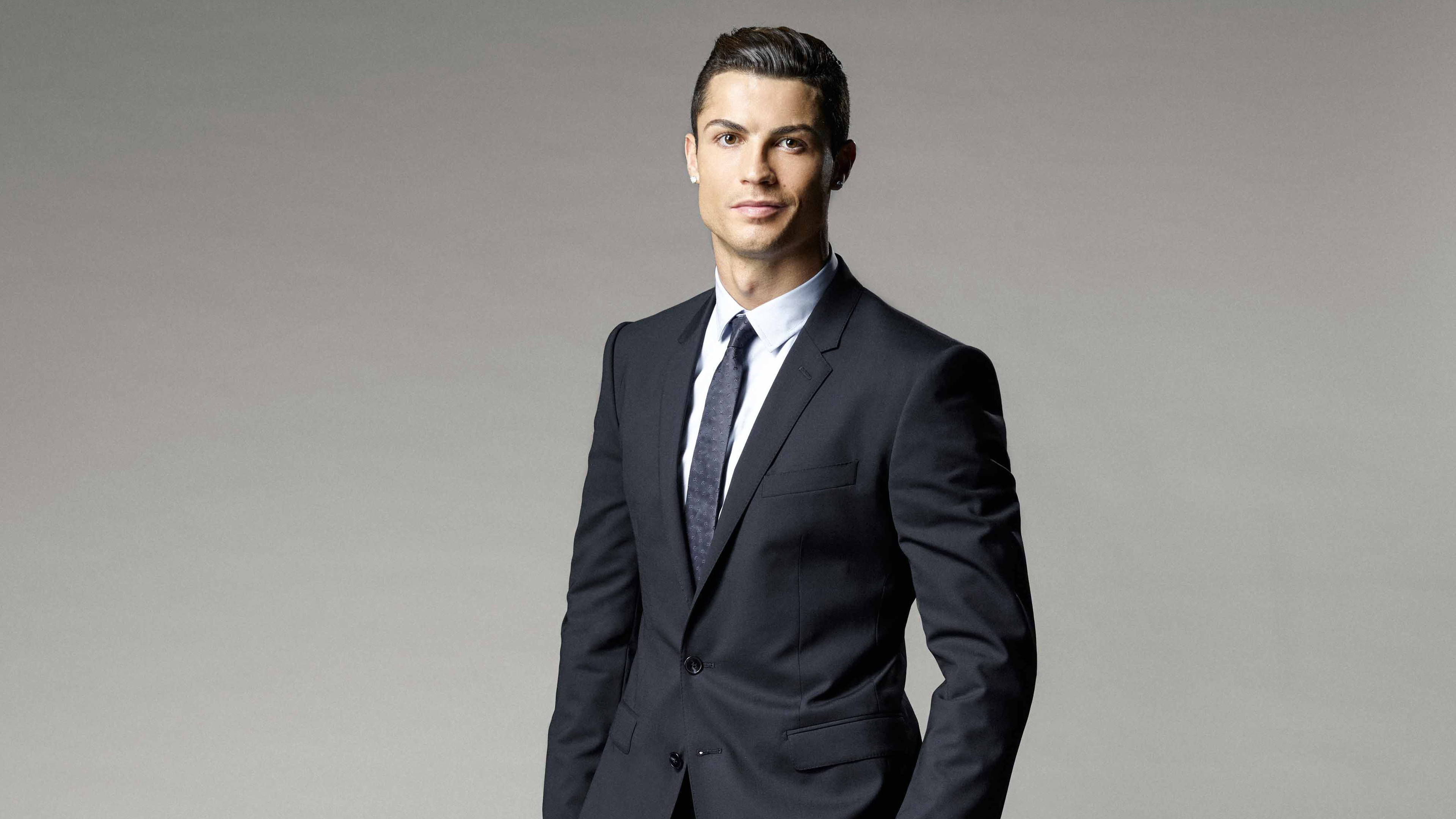 Cristiano Ronaldo 2019 4k - Cristiano Ronaldo Wallpaper Hd In Suit - HD Wallpaper 