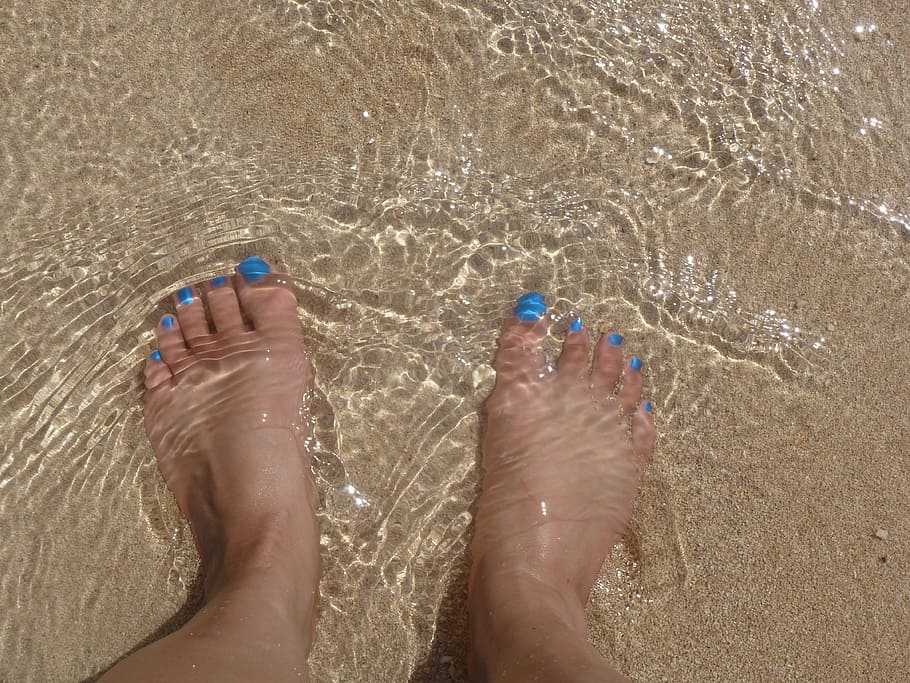 Standing On Beach, Feet, Sand, Toes, Ocean, Sea, Water, - Toes In The Sandy Water - HD Wallpaper 
