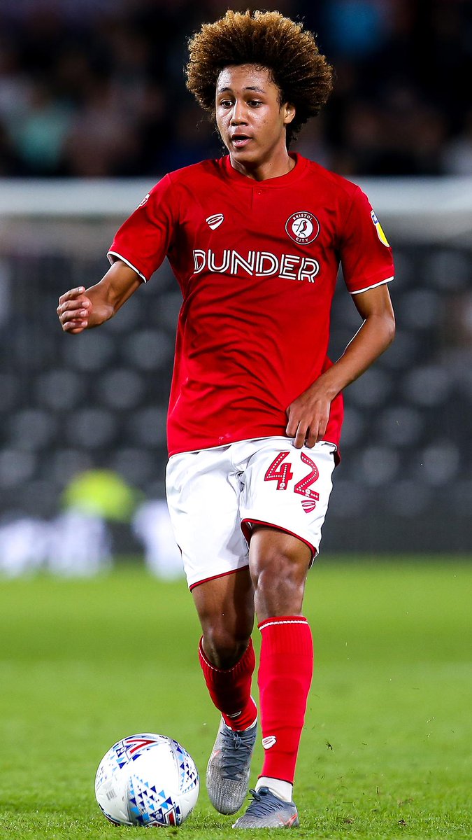 Kick Up A Soccer Ball - HD Wallpaper 