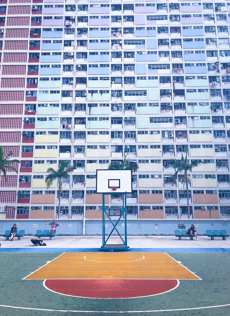 Basketball Court In Front Of Concrete High-rise Building - Hong Kong Basketball Court - HD Wallpaper 