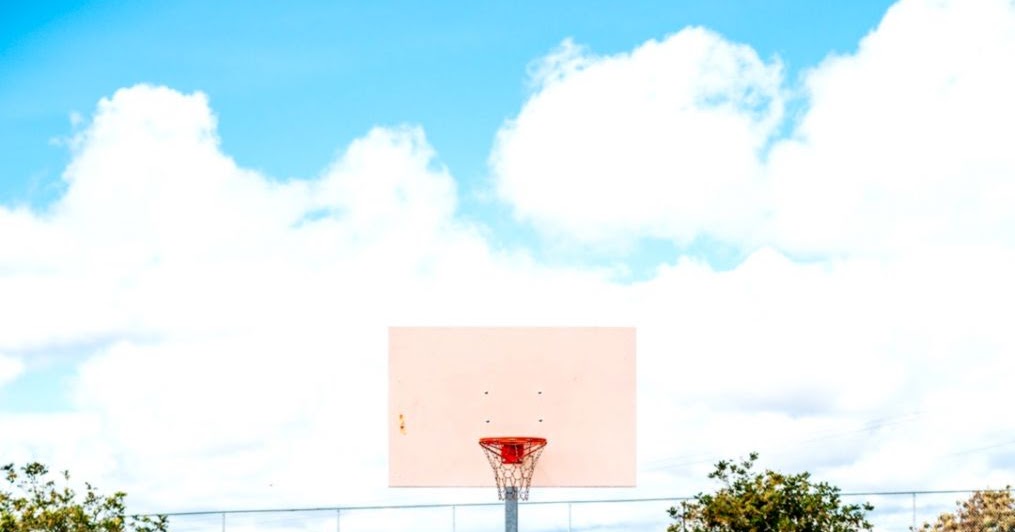 Basketball Basketball Court Basketball Hoop And Wallpaper - Apartment - HD Wallpaper 