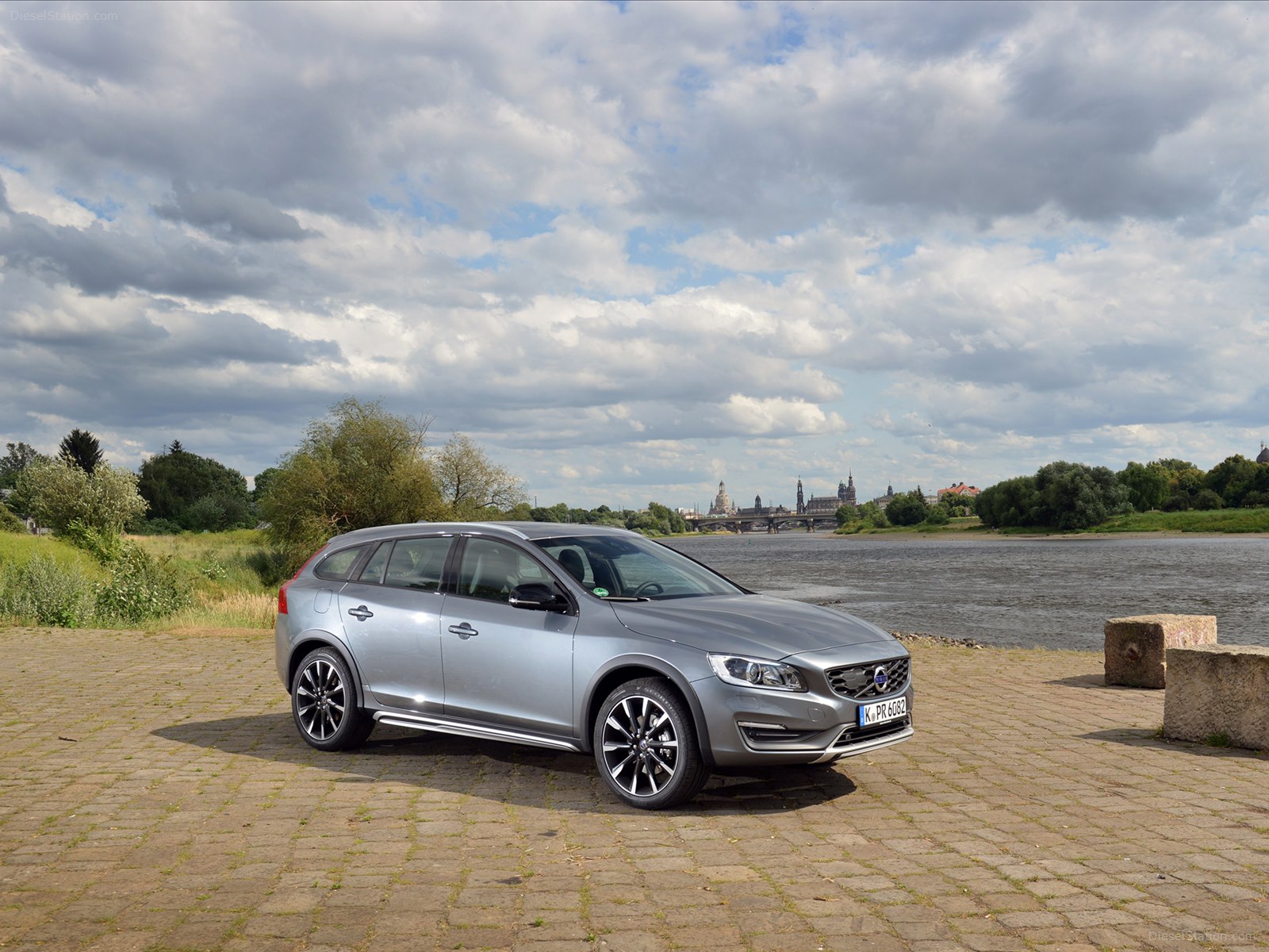 Volvo V60 Cross Country Wallpaper Hd - Volvo V60 Cross Country - HD Wallpaper 