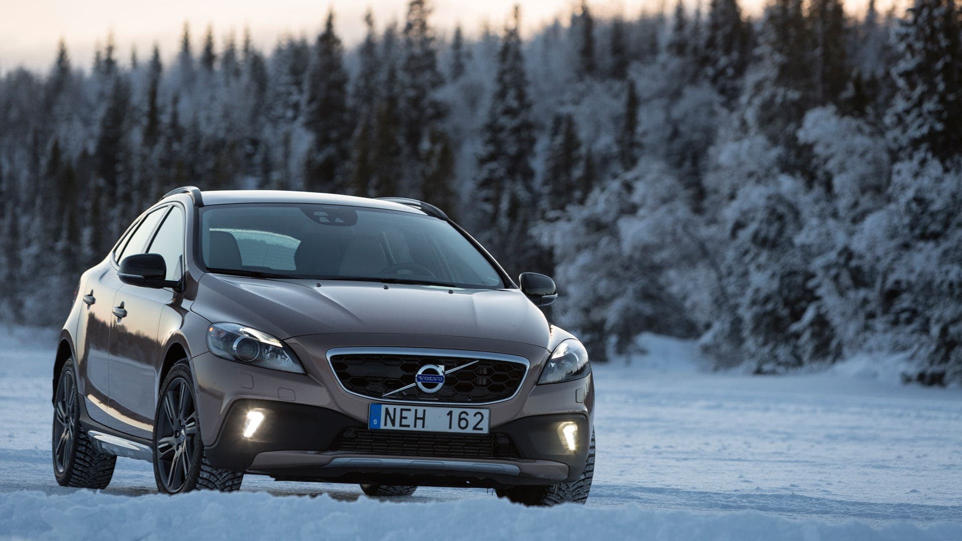 2016 Volvo V40 Cross Country Wallpaper - HD Wallpaper 