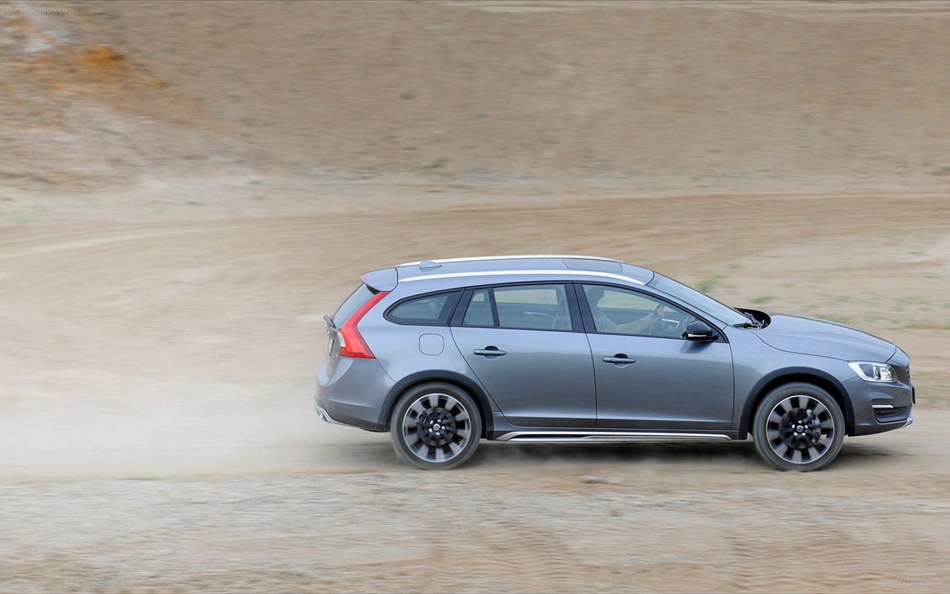Volvo V60 Cross Country - Volvo V40 - HD Wallpaper 