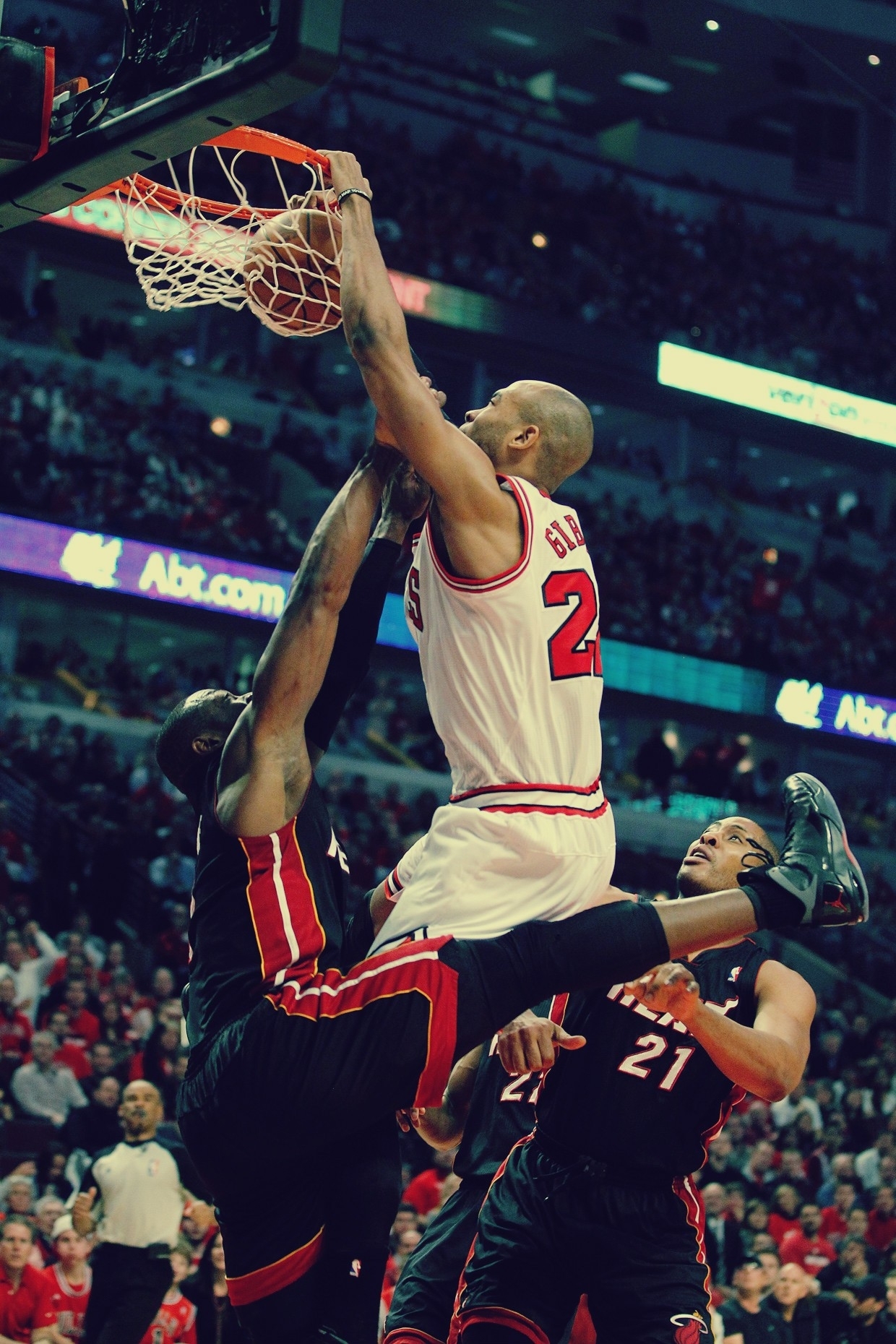 Slam Dunk Gibson Nba Basketball Dwyane Wade Chicago - Fond D Écran Nba Heat - HD Wallpaper 