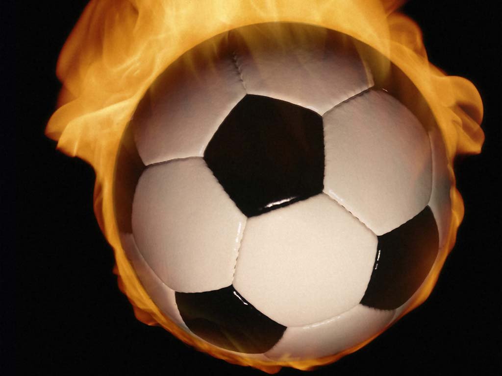 Wallpaper Lapangan Bola - Flaming Soccer Ball - HD Wallpaper 