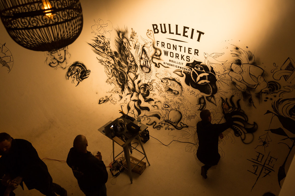Bulleit Frontier Whiskey Creates 35 Ft Tattoo Art Installation - Design Airbrush In Wall - HD Wallpaper 