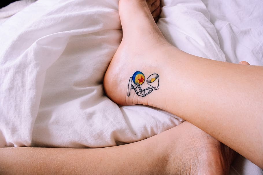 Person Feet On White Textile, Person With Foldable - Pixar Lamp And Ball Tattoo - HD Wallpaper 