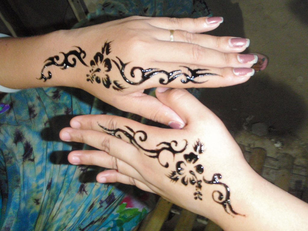 Couple Henna Hand Tattoo Designs - Tattoo Henna Design On Hand - 1024x768  Wallpaper 