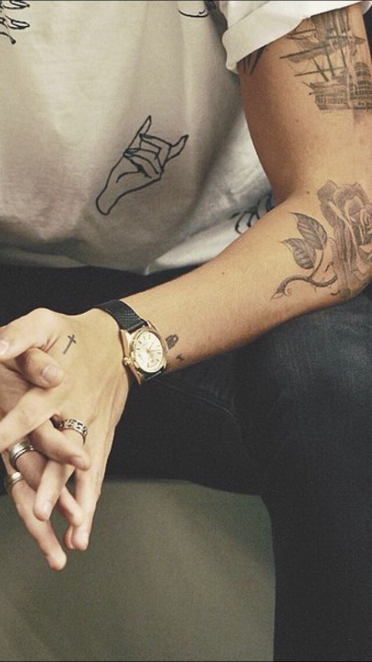 Harry Styles Hands Lockscreen - HD Wallpaper 