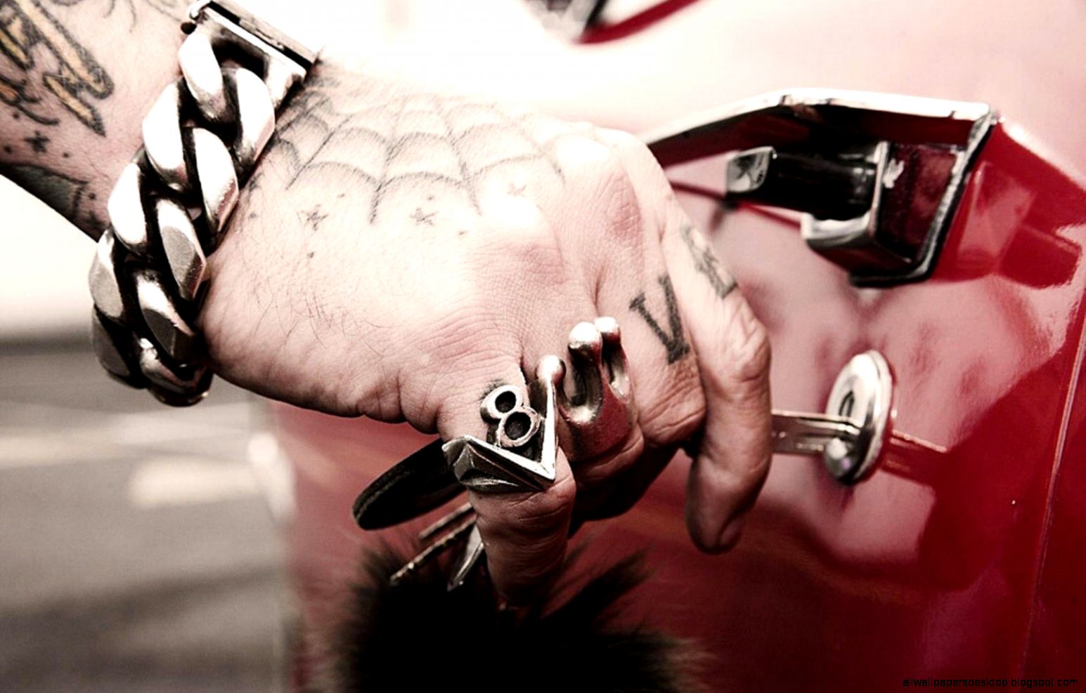 Hand Tattoos V8 Ring Car Mood Hd Wallpaper Freewallsup - Wallpaper - HD Wallpaper 