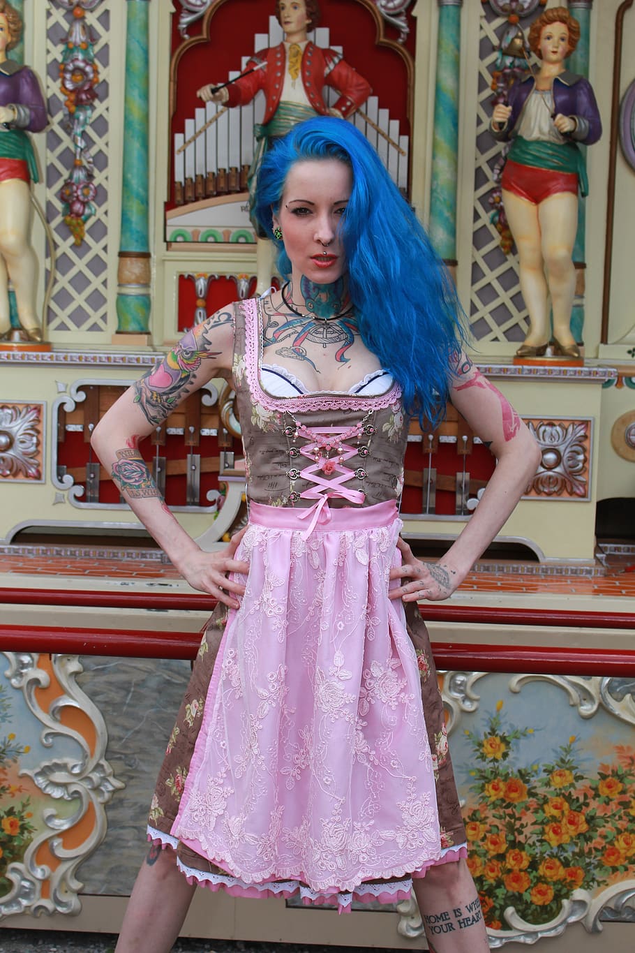 Dirndl, Costume, Punk, Oktoberfest, Tattoo, Model Girl, - Punk Dirndl - HD Wallpaper 