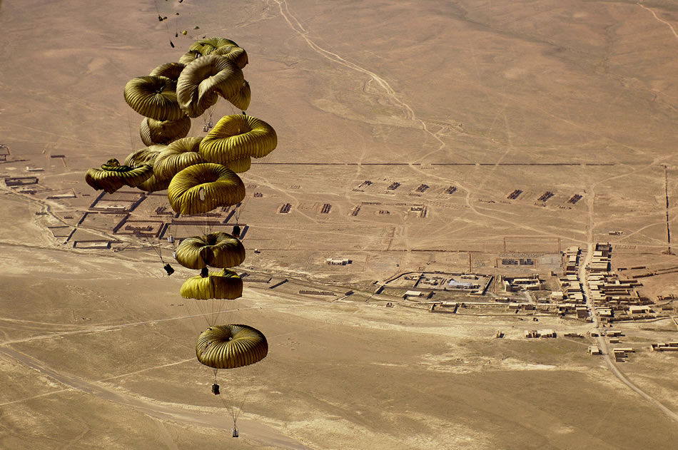 Afghanistan Humanitarian Airdrop Wallpaper - Airdrop - HD Wallpaper 