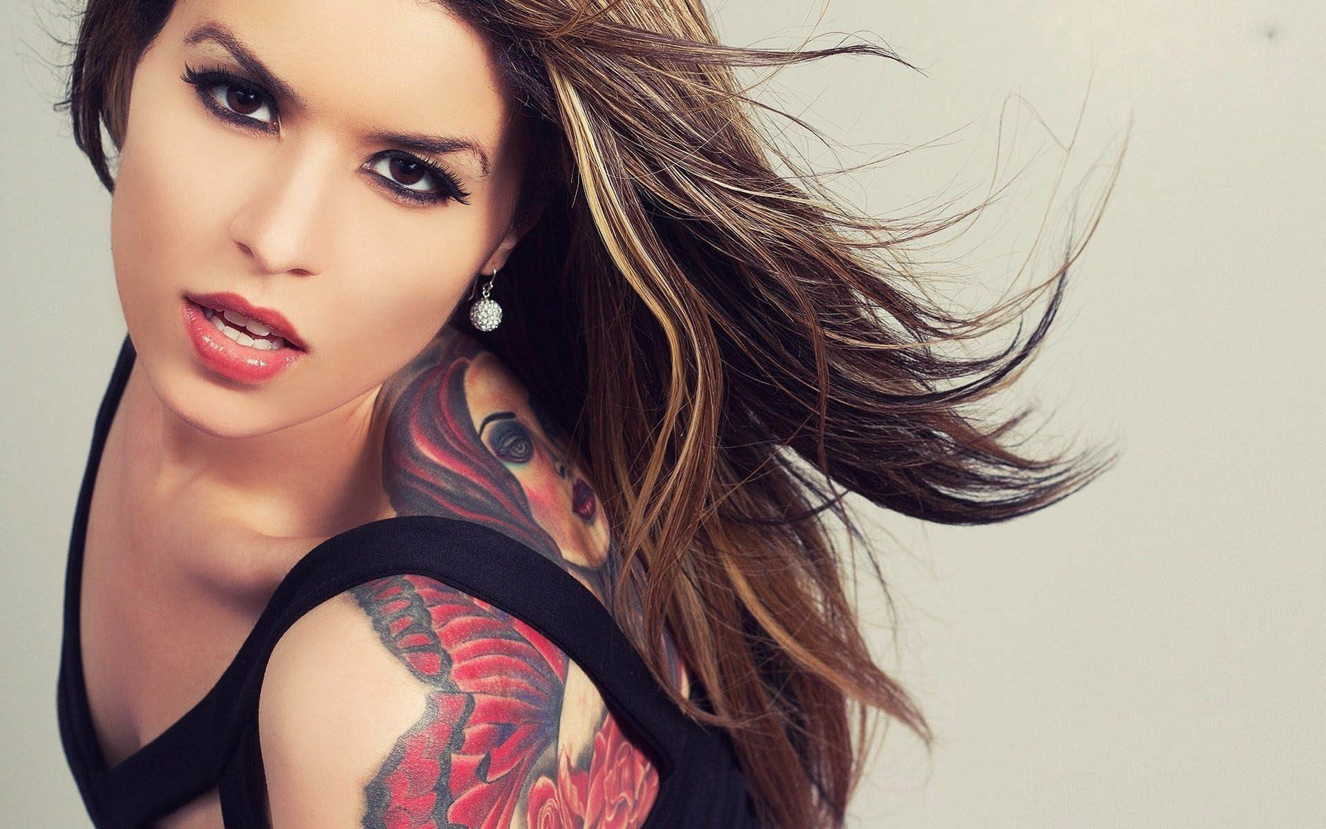 Hot Girl With Tattoo Hd Wallpaper For Backgrounds 
 - Hot Tattooed Girls Hd - HD Wallpaper 