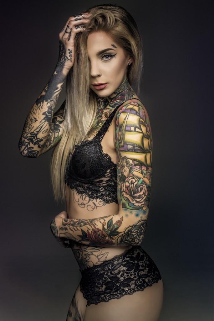 Women Models With Tattoos - HD Wallpaper 