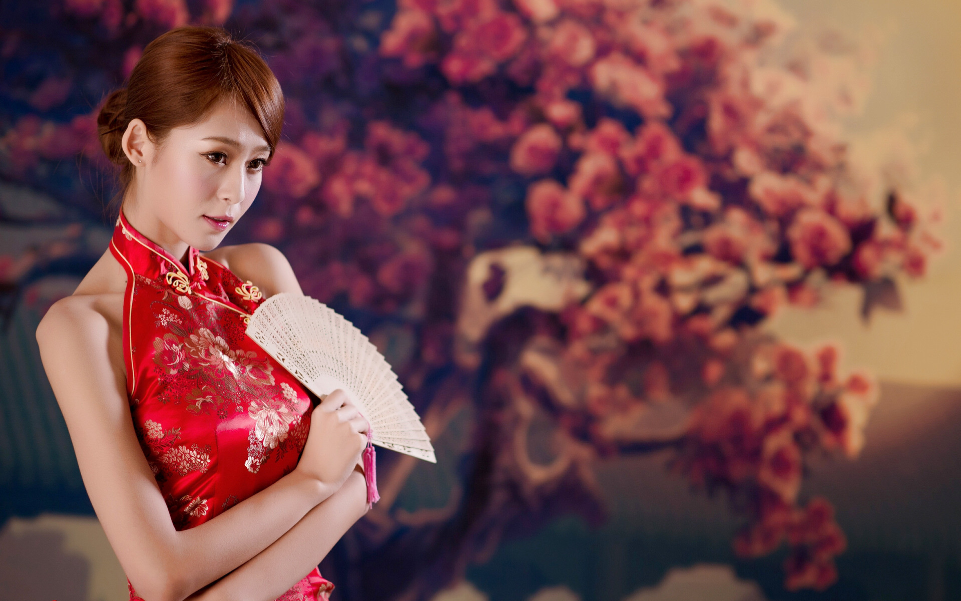 Styleing Cheongsam Hand Fan Ethnic Clothing Chinese - Girl - HD Wallpaper 