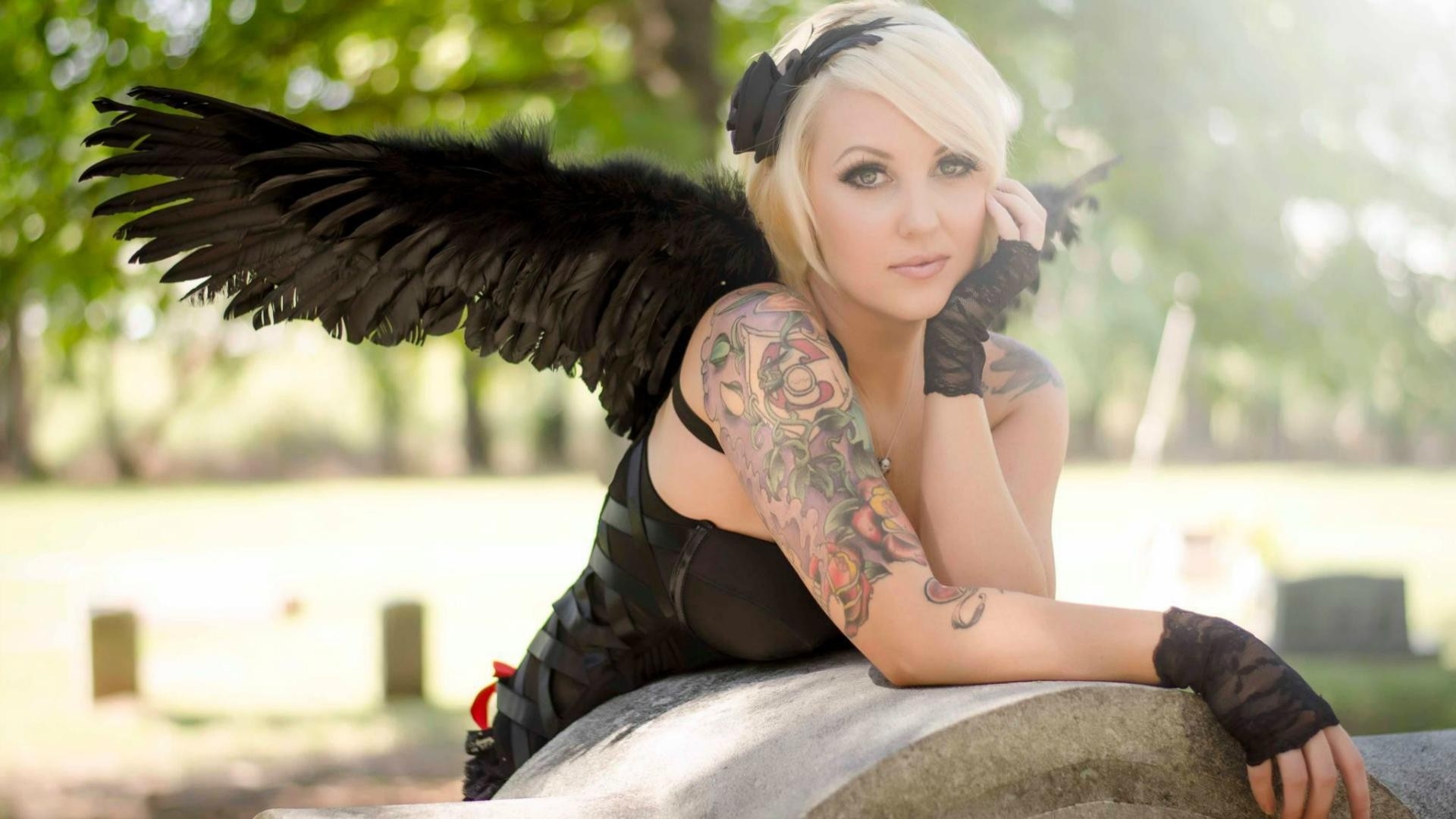 Tattooed Gothic Blondes - HD Wallpaper 