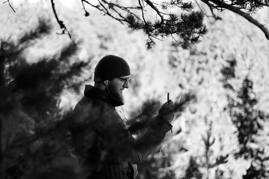 Bro, Grayscale Tilt-shift Lens Photography Of Man Using - Monochrome - HD Wallpaper 