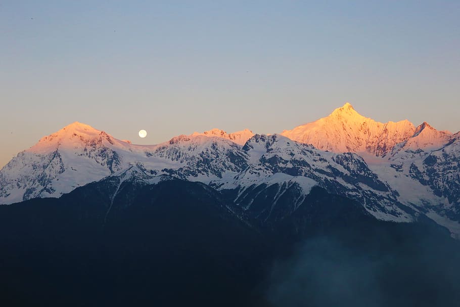 Meili Snow Mountain - HD Wallpaper 