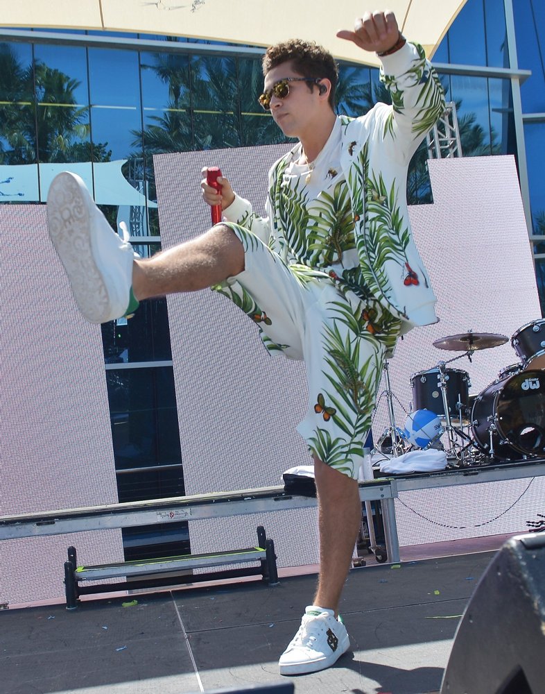 Y100 Mack A Poolooza Summer Pool Party - Mahone 2018 Austin Mahone - HD Wallpaper 