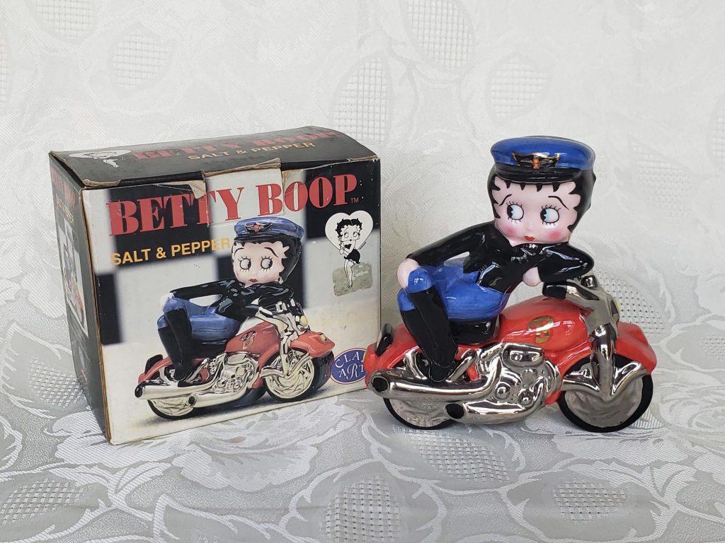 Clay Art Betty Boop On Motorcycle Salt & Pepper Shakers - Sidecar - HD Wallpaper 