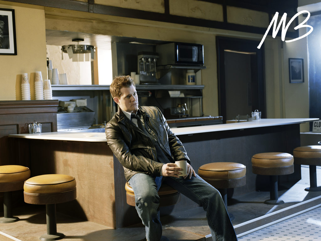 Michael Bublé - Sitting - HD Wallpaper 