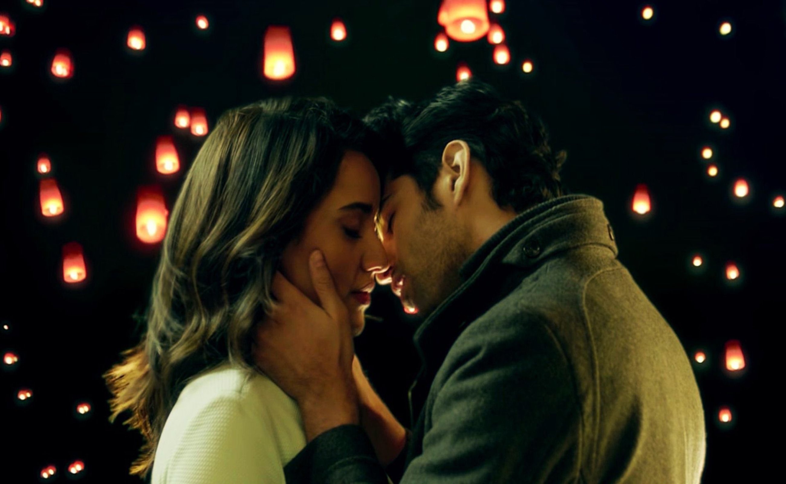 Neha Sharma Kiss Aditya Seal In Movie Tum Bin Leaked - HD Wallpaper 