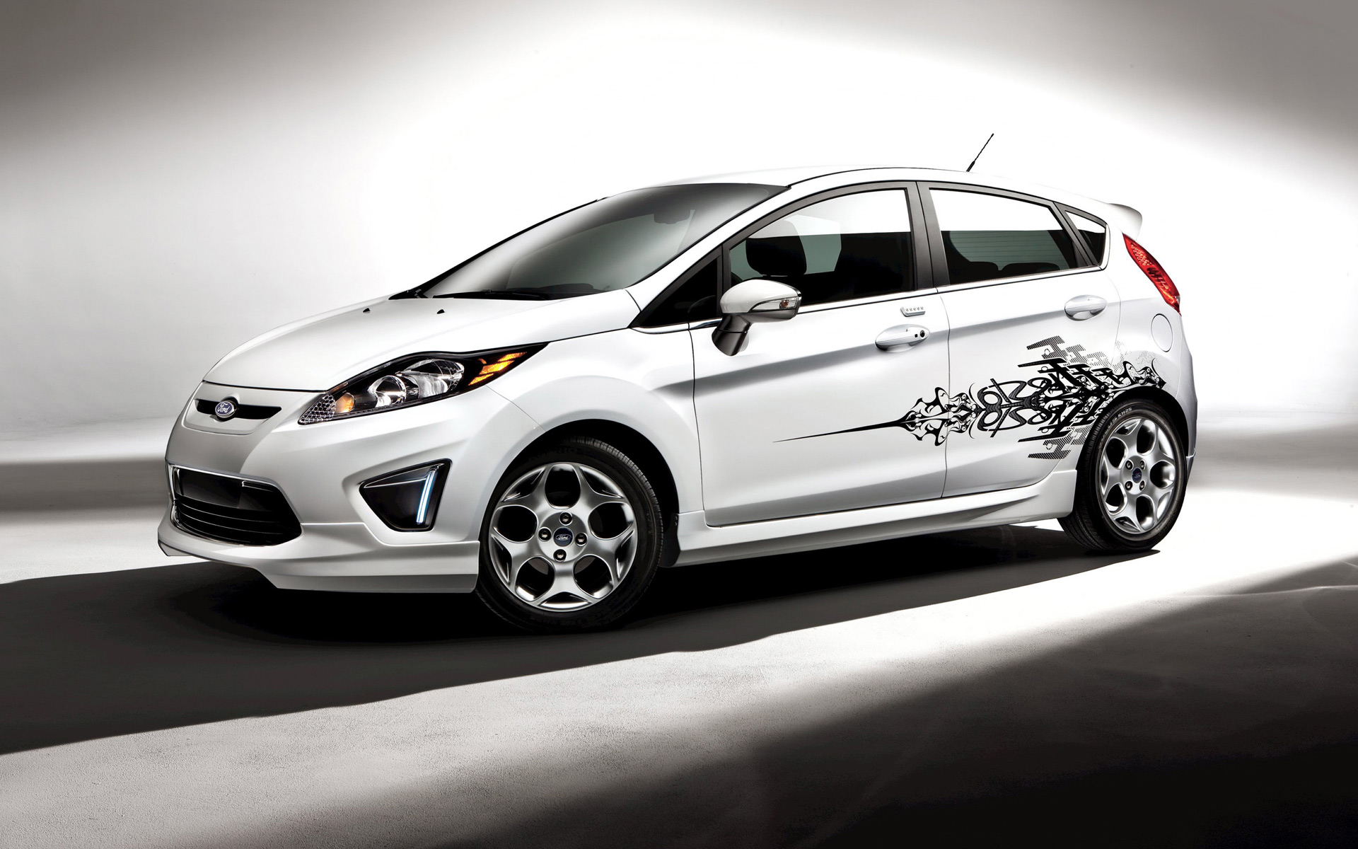 Ford Fiesta 2010 - HD Wallpaper 