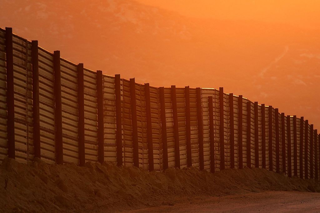 Trump's Wall - HD Wallpaper 