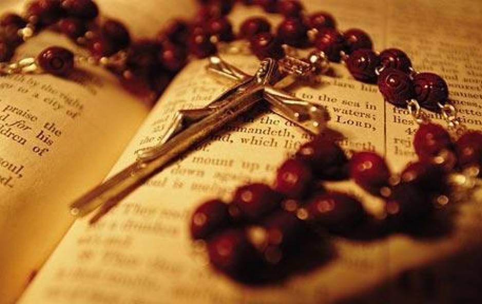 Featured image of post Wallpaper Bible And Rosary Images Holy bible with rosary beads