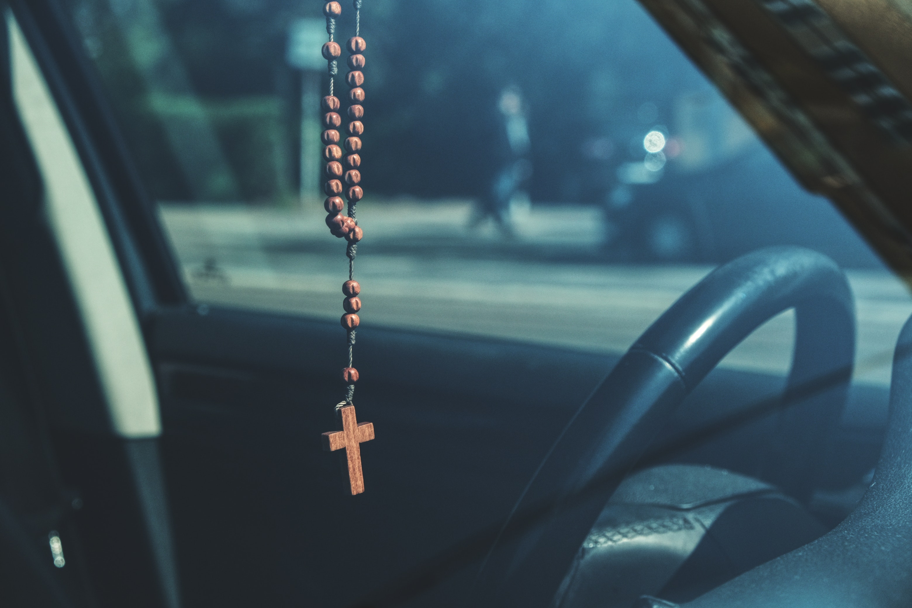 Hanging Rosary In Car - HD Wallpaper 