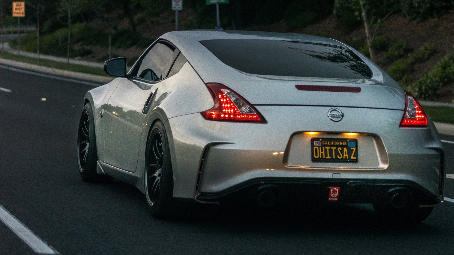 Wallpaper Nissan 370z, Silver, Road, Traffic 
 Data - Nissan 370z Wallpaper For Iphone - HD Wallpaper 